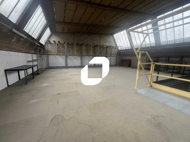 Local d'activités dans Brières-les-Scellés à vendre - Photo de l’immeuble – Image 2 sur 6