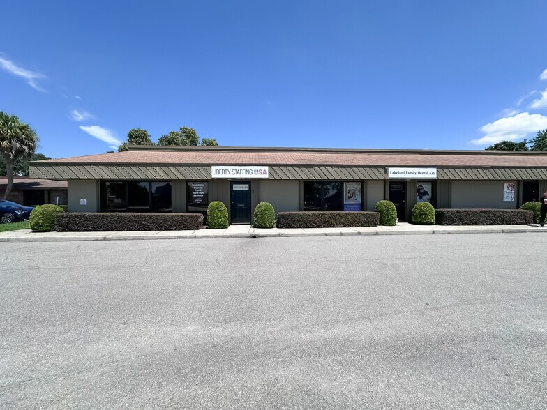215-225 Imperial Blvd, Lakeland, FL à louer - Photo de l’immeuble – Image 3 sur 16