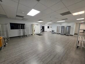 4405-4493 NW 97th Ave, Doral, FL à louer Photo de l’immeuble– Image 2 sur 17
