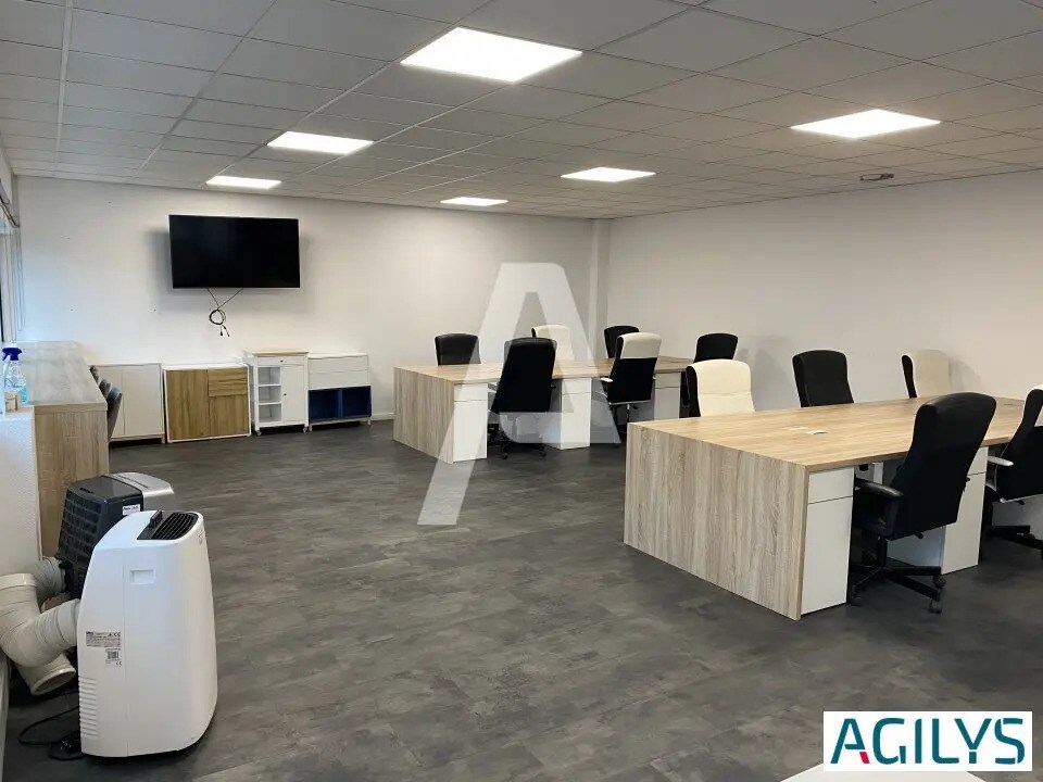 Local d’activités dans Ivry-sur-Seine à louer Photo de l’immeuble– Image 1 sur 9