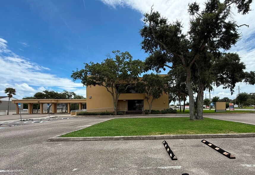2111 S Ridgewood Ave, South Daytona, FL à vendre - Photo de l’immeuble – Image 2 sur 9
