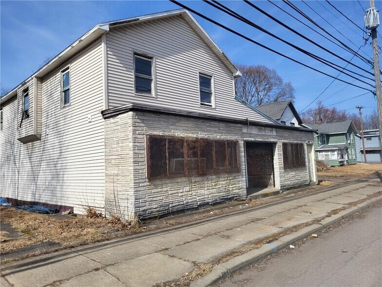 754 Main St, Elmira, NY à vendre - Photo de l’immeuble – Image 1 sur 5