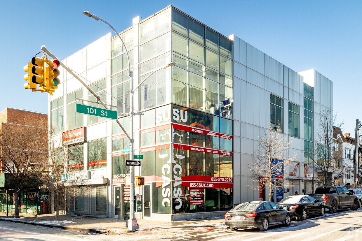 10017 Northern Blvd, Corona, NY à louer Photo de l’immeuble– Image 1 sur 5