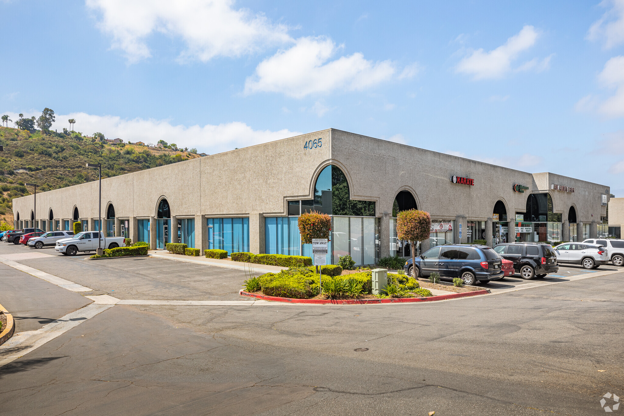 4065 Oceanside Blvd, Oceanside, CA à louer Photo de l’immeuble– Image 1 sur 16
