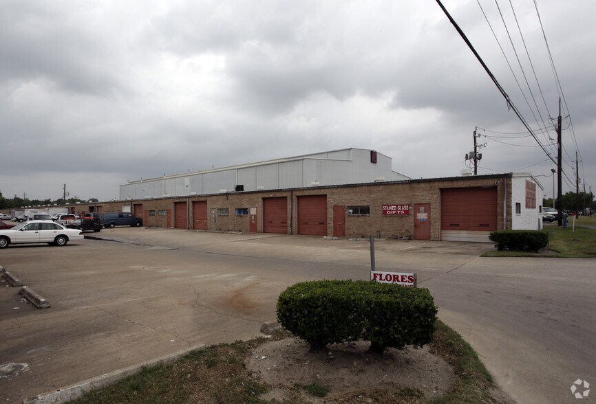 1919 W Sam Houston Pky N, Houston, TX à louer - Photo principale – Image 1 sur 8