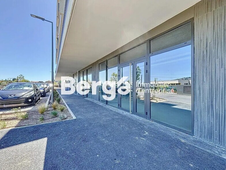 Local commercial dans Saint-Laurent-du-Var à louer - Photo de l’immeuble – Image 2 sur 7