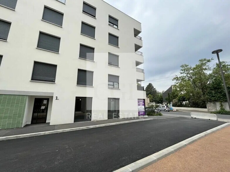 2 Rue Antoine De Saint-Exupéry, Tassin-la-Demi-Lune à louer - Photo de l’immeuble – Image 3 sur 4
