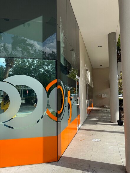 1000 Park Centre Blvd, Miami, FL à louer - Photo de l’immeuble – Image 3 sur 6