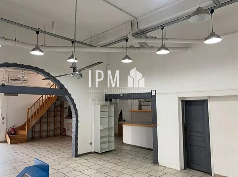 9 Rue Georges Simenon, Hyères à louer - Photo de l’immeuble – Image 2 sur 5
