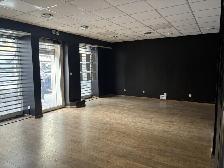 315 Avenue Du 15eme Corps, Toulon à louer - Photo de l’immeuble – Image 2 sur 6