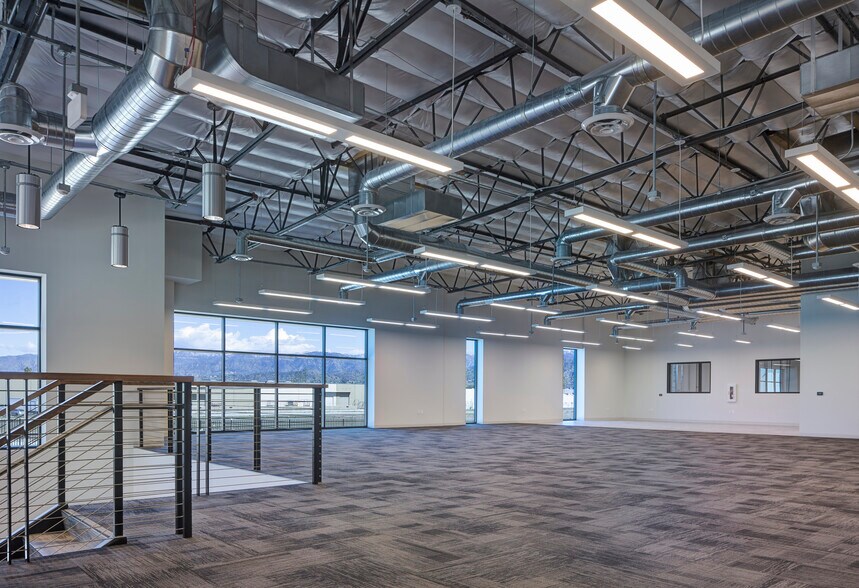 6950 Tujunga Ave, North Hollywood, CA à louer - Photo de l’immeuble – Image 3 sur 3