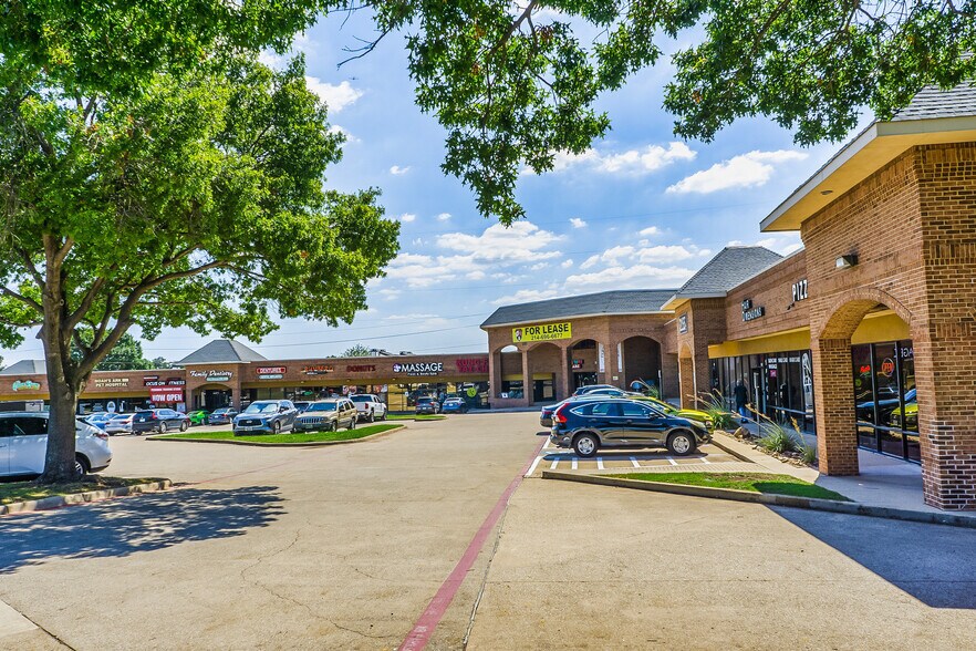 2155 Marsh Ln, Carrollton, TX à louer - Photo de l’immeuble – Image 2 sur 4