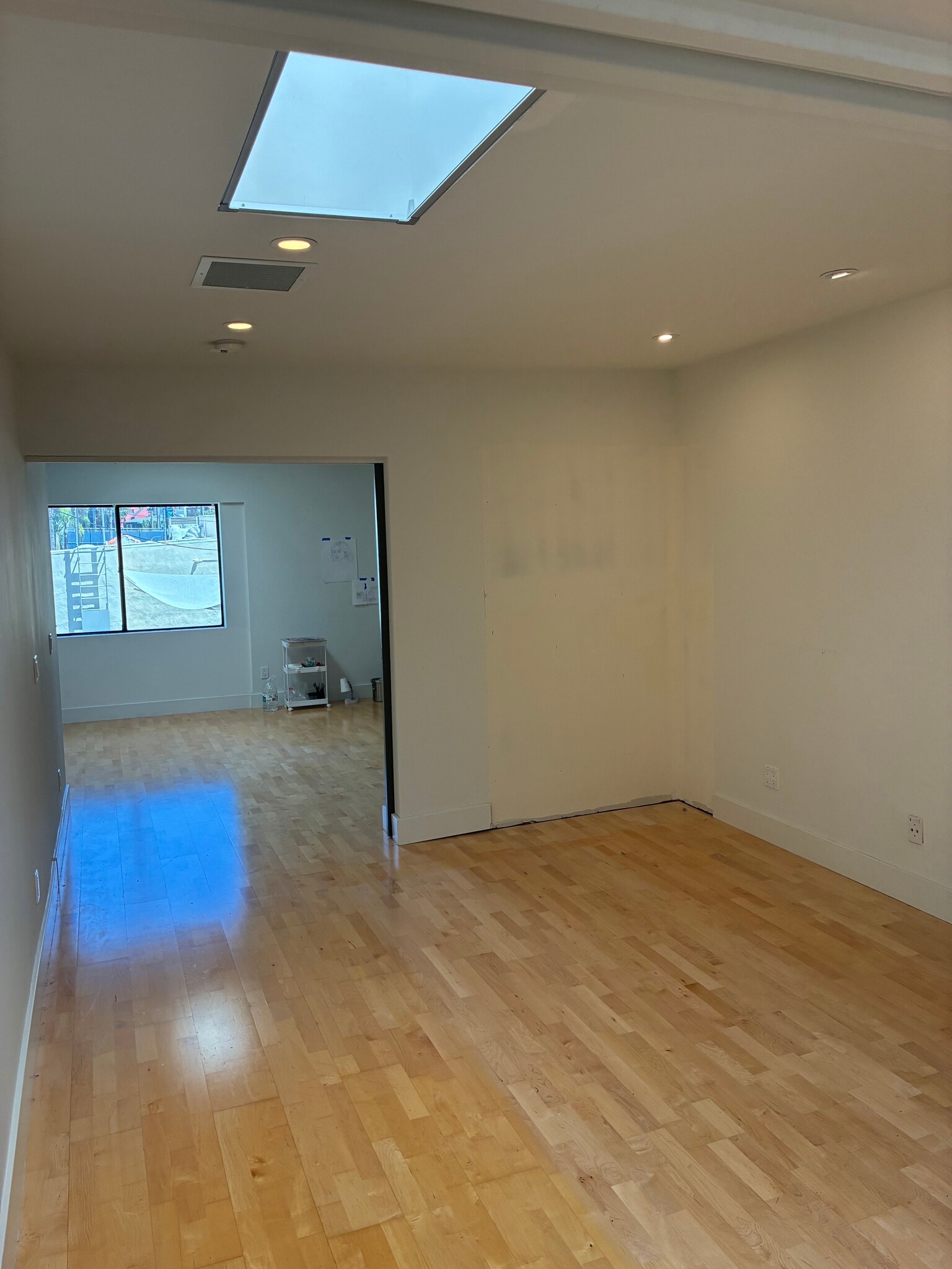 7661 Girard Ave, La Jolla, CA à louer Photo intérieure– Image 1 sur 5