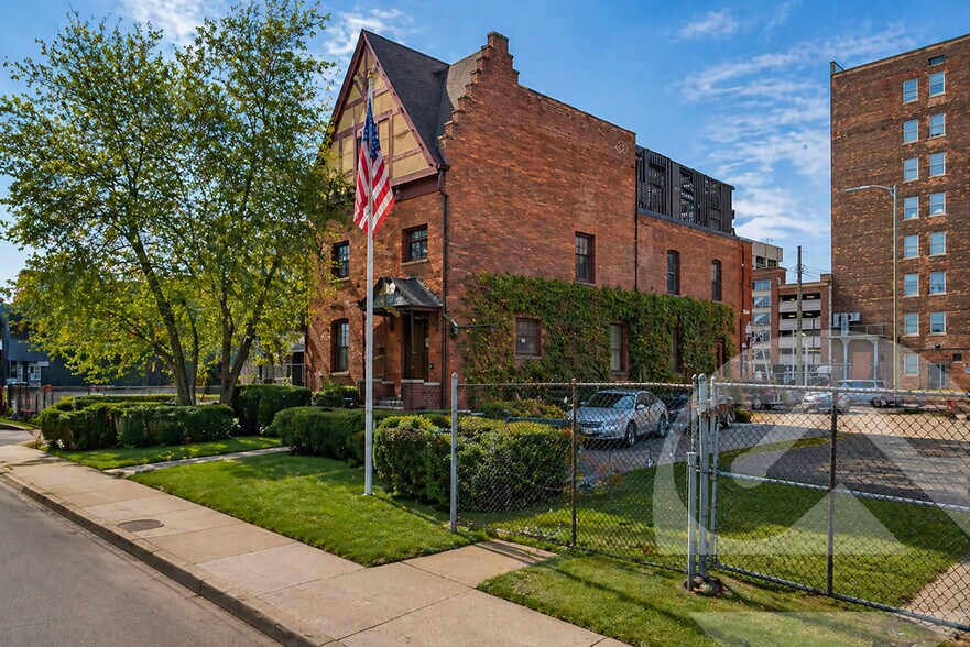 49 W Willis St, Detroit, MI à vendre - Photo principale – Image 1 sur 4