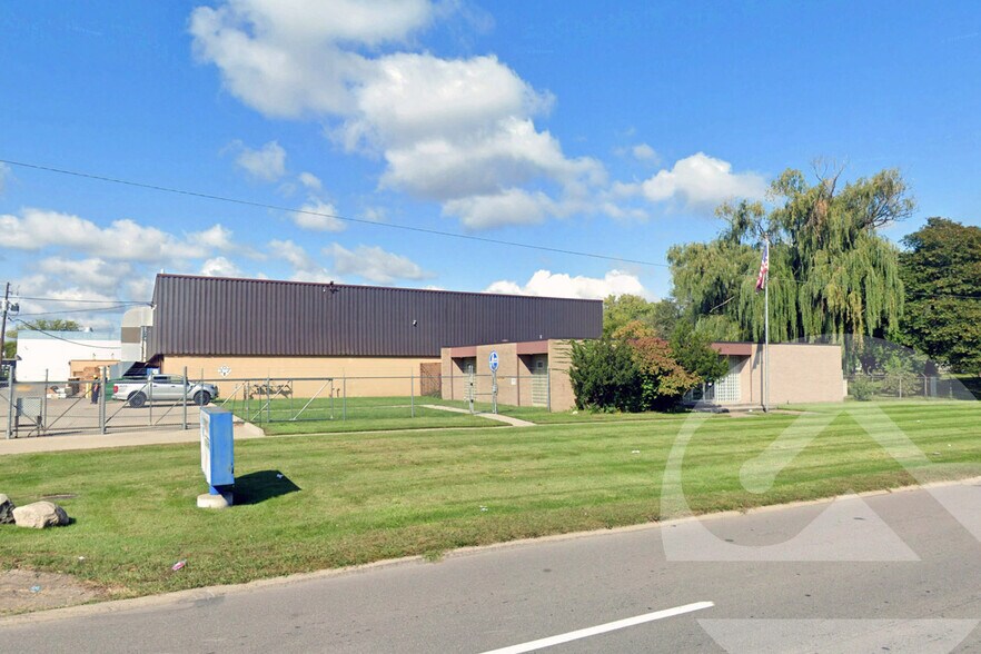 Industrial Buildings portefeuille de 3 biens à vendre sur LoopNet.fr - Photo principale – Image 3 sur 3
