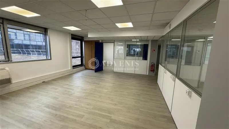 Bureau dans Noisy-le-Grand à louer - Photo de l’immeuble – Image 2 sur 4