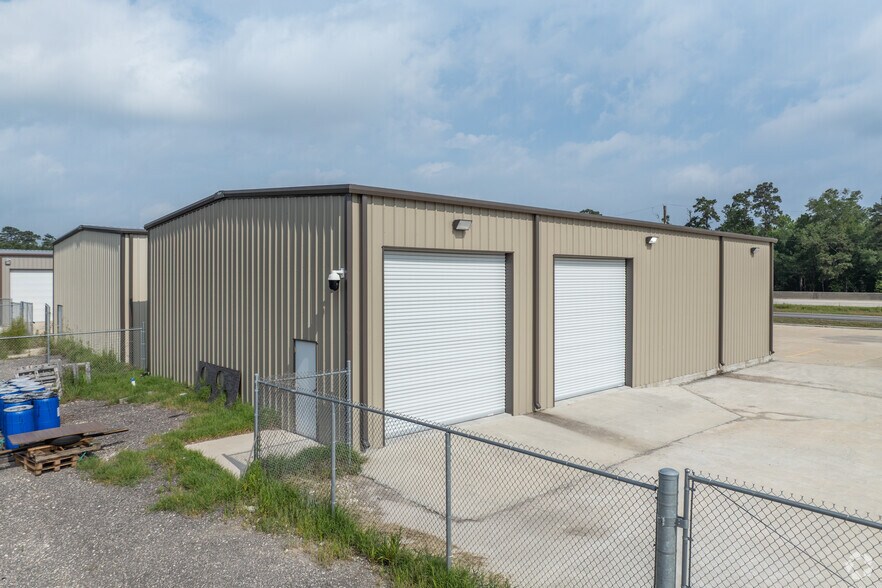 17261 IH 10, Vidor, TX à louer - Photo de l’immeuble – Image 3 sur 9