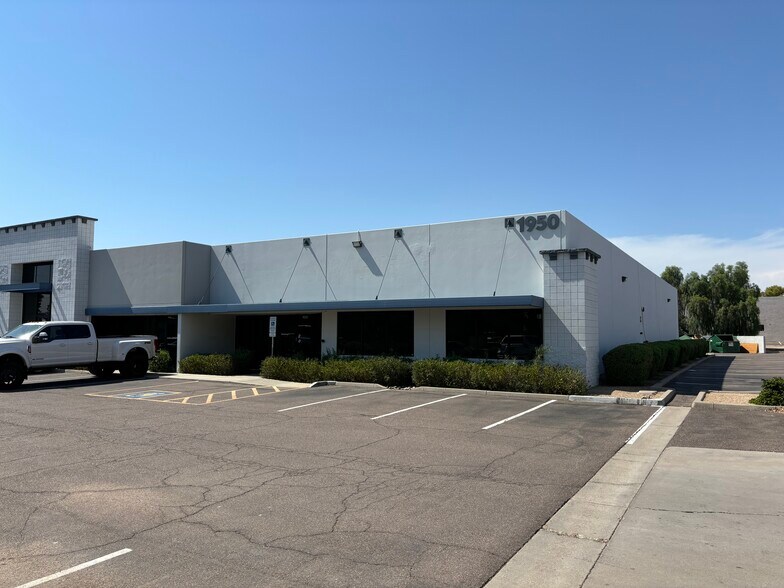 1950 W Rose Garden Ln, Phoenix, AZ à louer - Photo principale – Image 1 sur 3