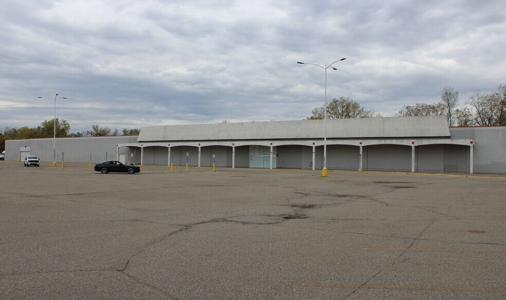 7601-7651 23 Mile Rd, Utica, MI à vendre - Photo de l’immeuble – Image 2 sur 6