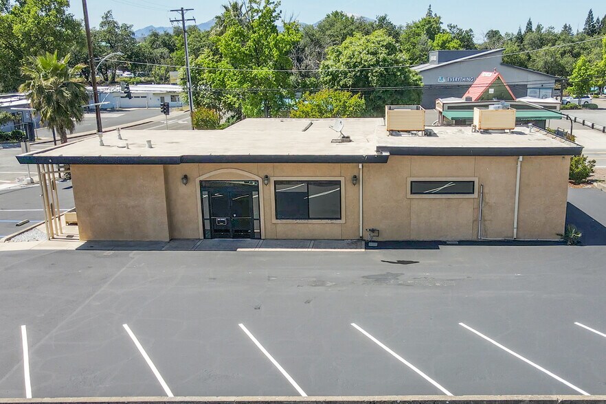 2395 Athens Ave, Redding, CA à vendre - Photo de l’immeuble – Image 3 sur 13