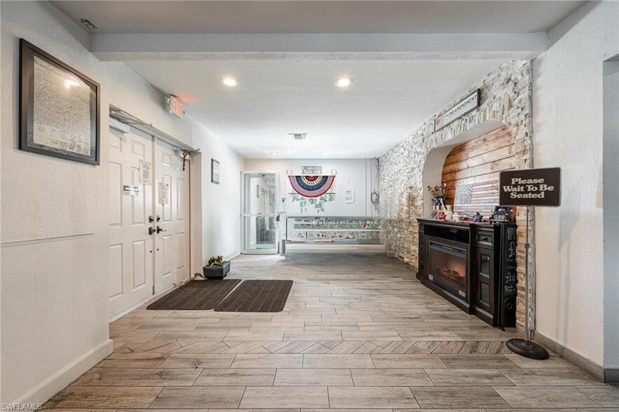 93 S Hall St, LaBelle, FL à vendre - Photo intérieure – Image 3 sur 15