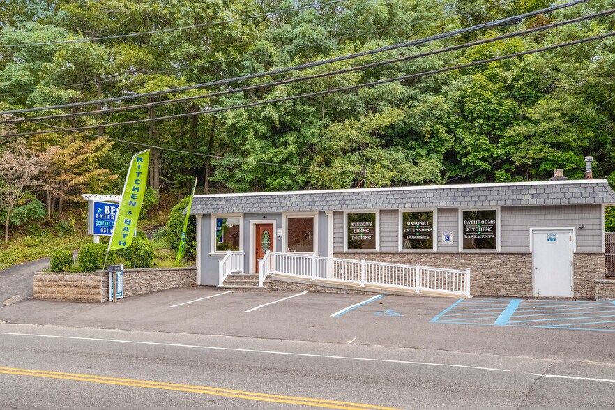 173 Terry Rd, Smithtown, NY à louer - Photo de l’immeuble – Image 2 sur 2
