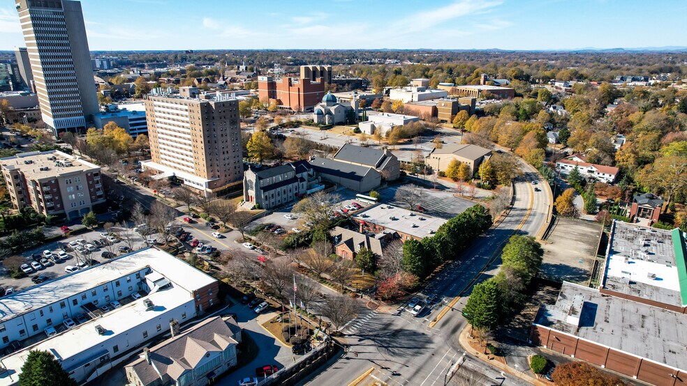 429 N Main St, Greenville, SC à vendre - Photo de l’immeuble – Image 2 sur 56