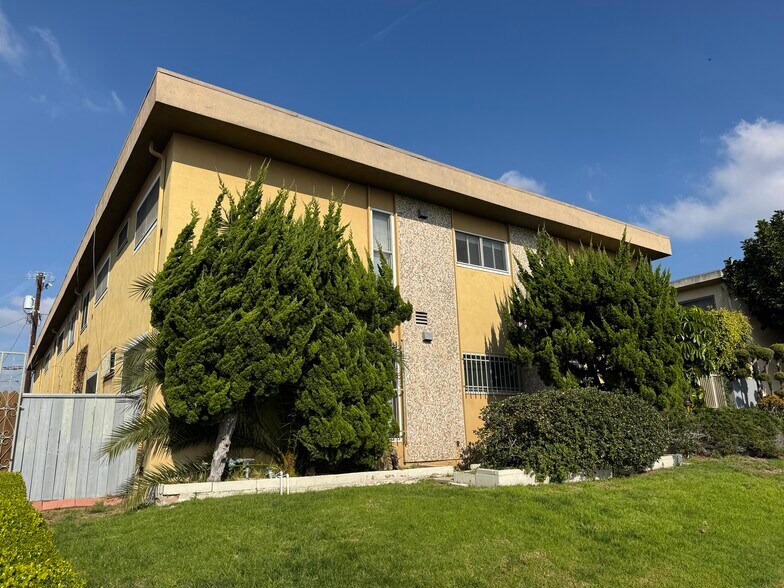 7769 Saint Bernard St, Playa Del Rey, CA à vendre - Photo de l’immeuble – Image 2 sur 8