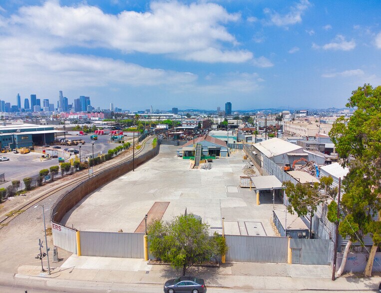 2211 E Washington Blvd, Los Angeles, CA à louer - Photo de l’immeuble – Image 2 sur 4