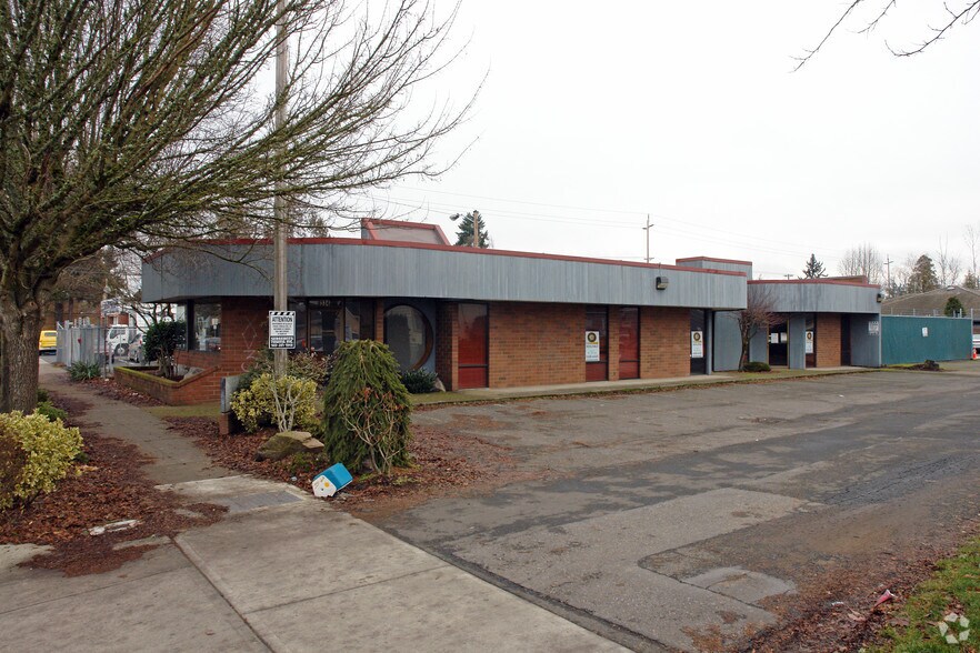 334 SE 5th Ave, Hillsboro, OR à louer - Photo de l’immeuble – Image 2 sur 6