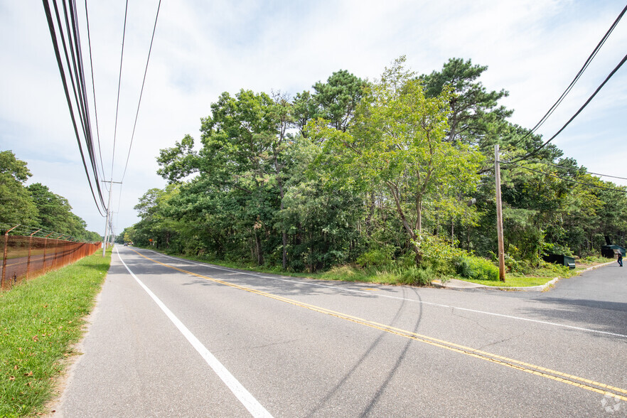 1420 Lincoln Ave, Holbrook, NY à louer - Photo de l’immeuble – Image 3 sur 7