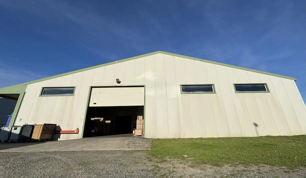 Local d'activités dans Noé à vendre - Photo de l’immeuble – Image 1 sur 20