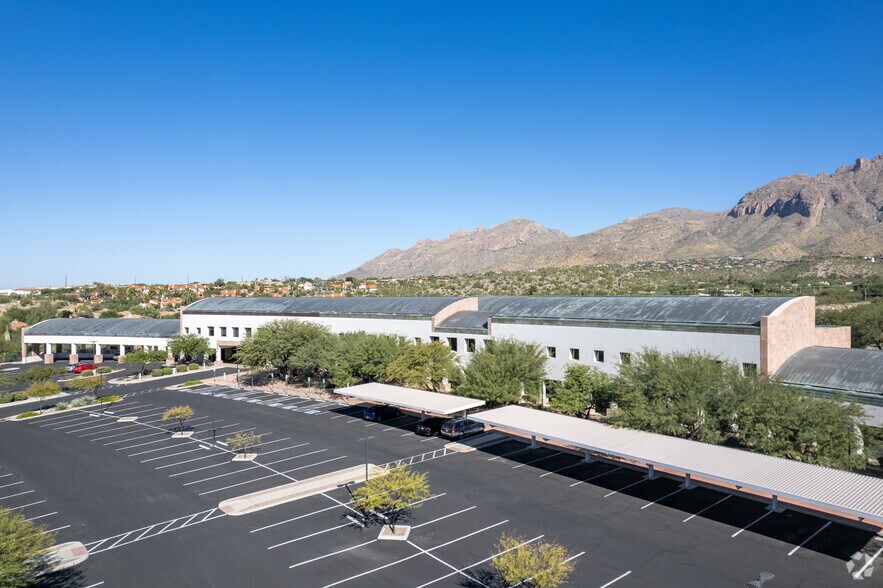 3300 E Sunrise Dr, Tucson, AZ à louer - Photo de l’immeuble – Image 2 sur 9