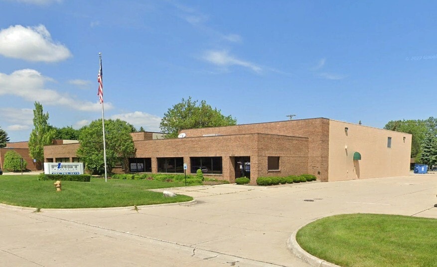 44432 Reynolds Dr, Clinton Township, MI à louer Photo de l’immeuble– Image 1 sur 1