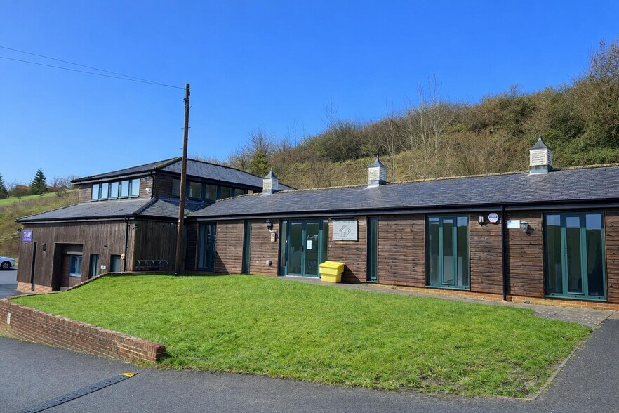 1-4 Hawthorne Farm Business Park, Winterborne Stickland à louer - Photo de l’immeuble – Image 1 sur 2