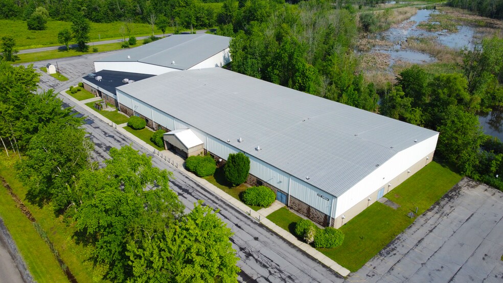 2725 W Entry Rd, Baldwinsville, NY à louer - Photo de l’immeuble – Image 3 sur 8