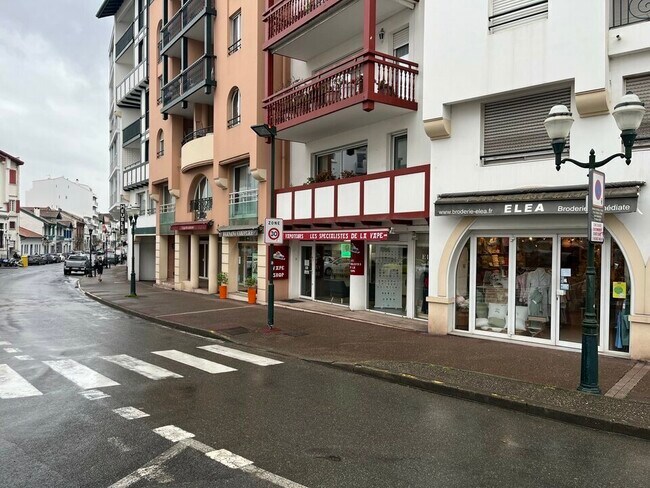 Plus de détails pour Local commercial à louer