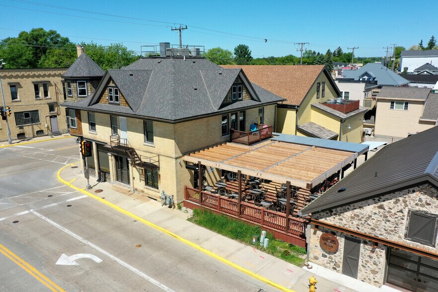 100-104 W Washington St, Slinger, WI à vendre - Photo principale – Image 1 sur 2