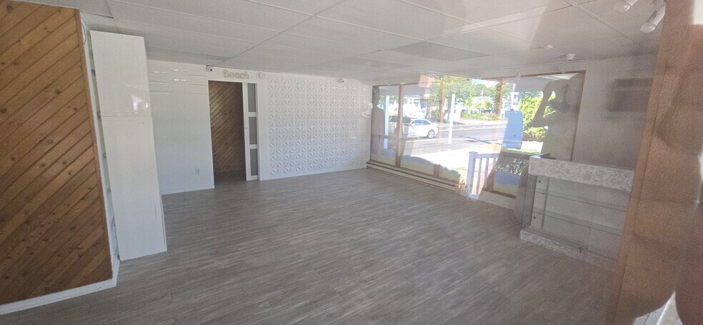 107 W Montauk Hwy, Hampton Bays, NY à louer - Photo intérieure – Image 2 sur 15