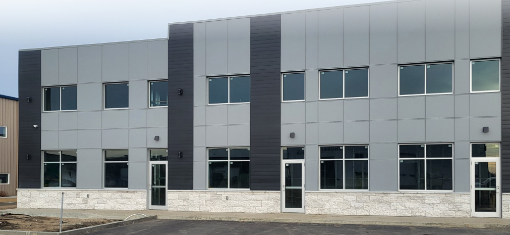 2202-2210 E Redbear Av, Regina, SK à louer Photo de l’immeuble– Image 1 sur 2