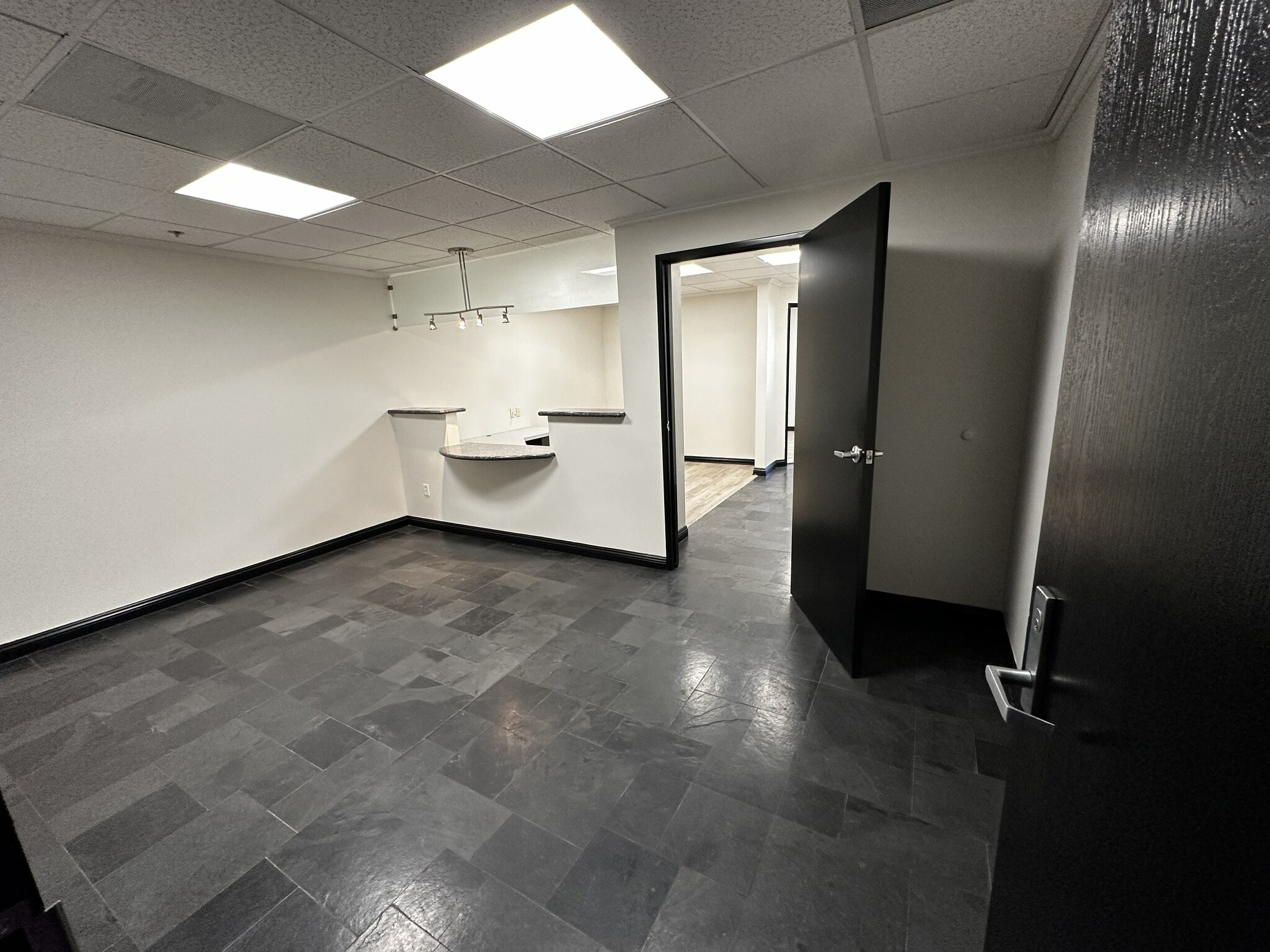 5115 Clareton Dr, Agoura Hills, CA à louer Photo intérieure– Image 1 sur 8