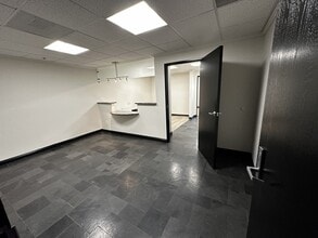 5115 Clareton Dr, Agoura Hills, CA à louer Photo intérieure– Image 1 sur 8