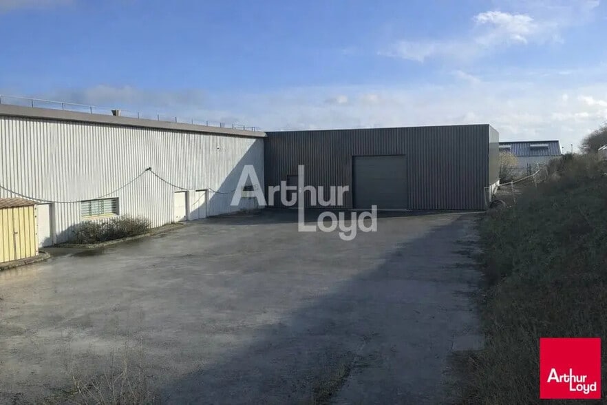 Local d’activités dans Vitré à louer - Photo de l’immeuble – Image 2 sur 5