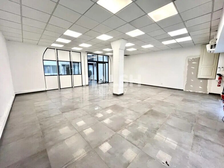 Local commercial dans Lyon à louer - Photo de l’immeuble – Image 3 sur 8