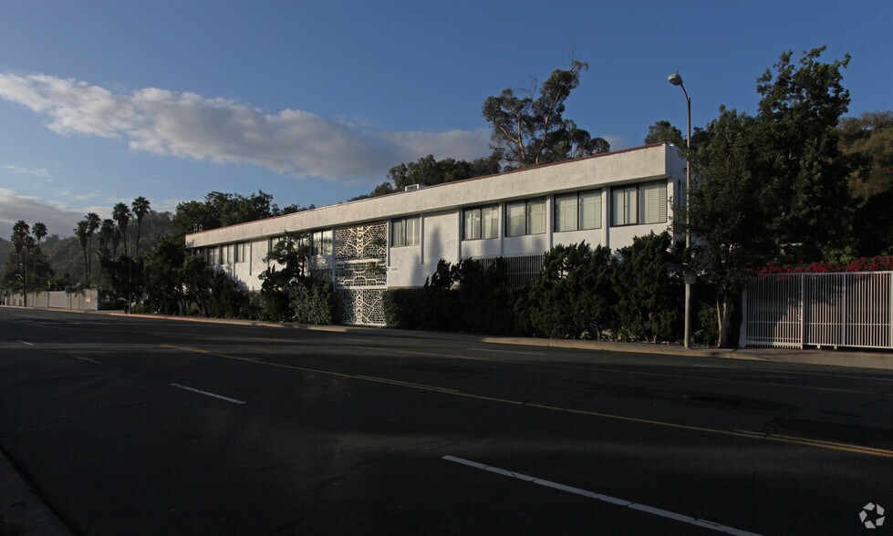 1660 Riverside Dr, Los Angeles, CA à vendre - Photo de l’immeuble – Image 2 sur 5