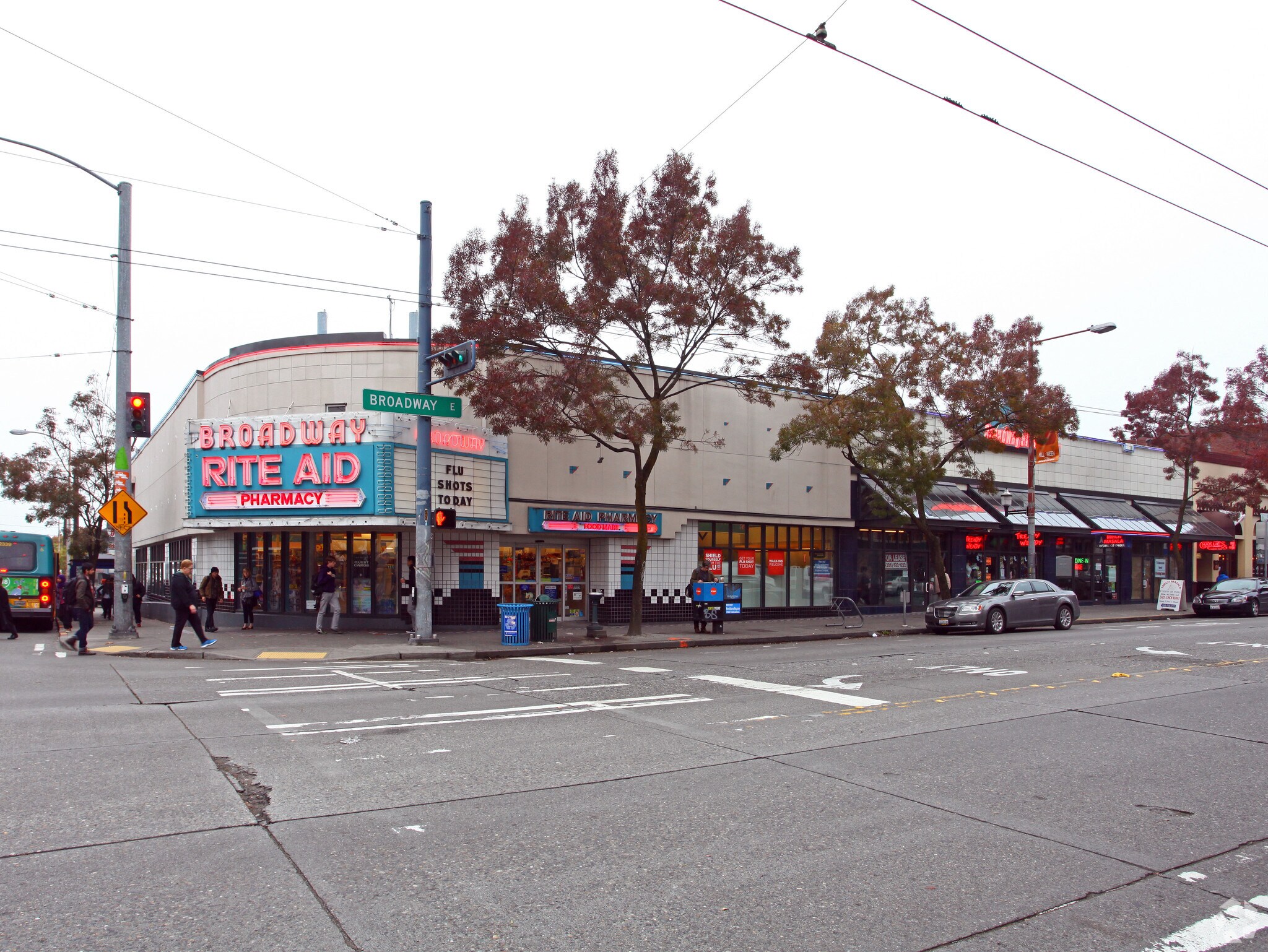 201-215 Broadway E, Seattle, WA à louer Photo principale– Image 1 sur 2