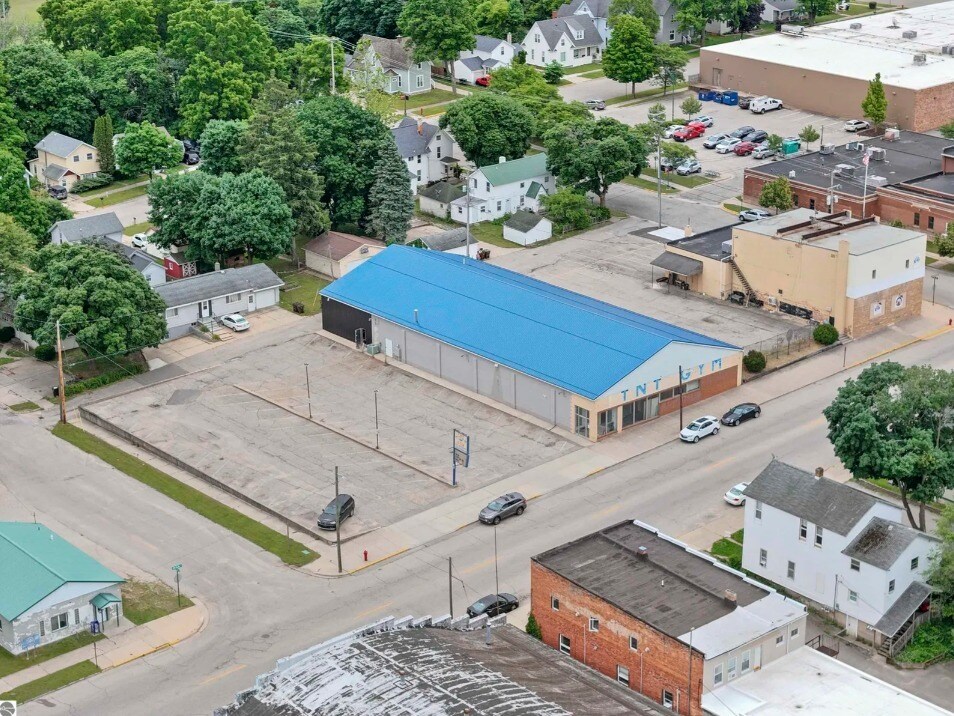 310 N Michigan Ave, Big Rapids, MI à vendre Photo principale– Image 1 sur 15