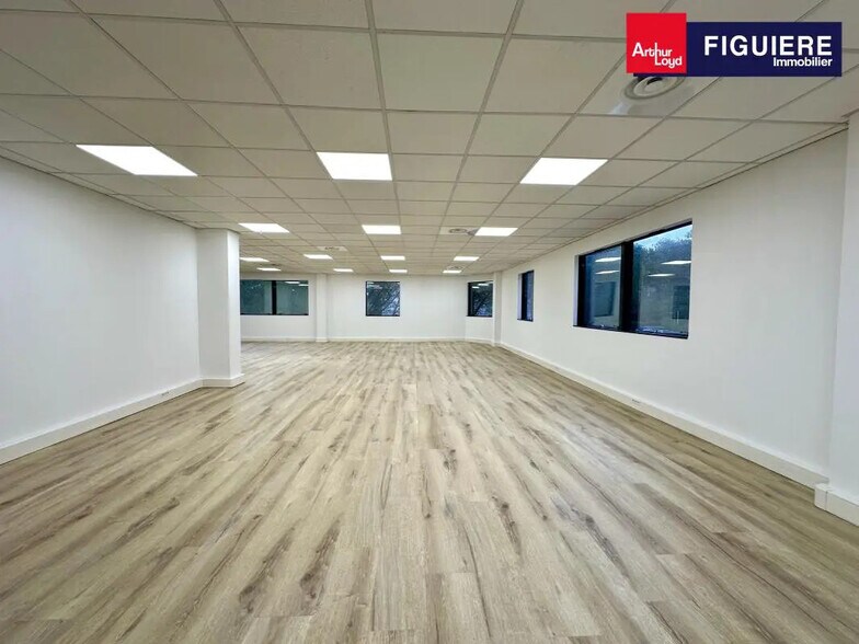 350 Avenue Jean-René Guillibert Gautier De La Lauzière, Aix-en-Provence à louer - Photo de l’immeuble – Image 2 sur 11