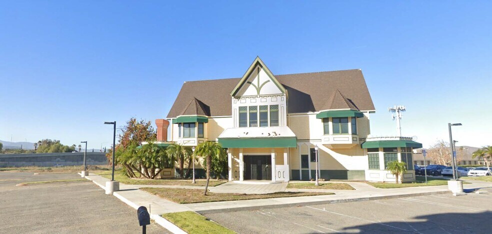 3630 Park Sierra Dr, Riverside, CA à louer - Photo de l’immeuble – Image 1 sur 6
