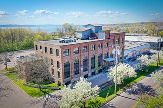 431 Pine St, Burlington, VT à louer Photo de l’immeuble– Image 1 sur 10
